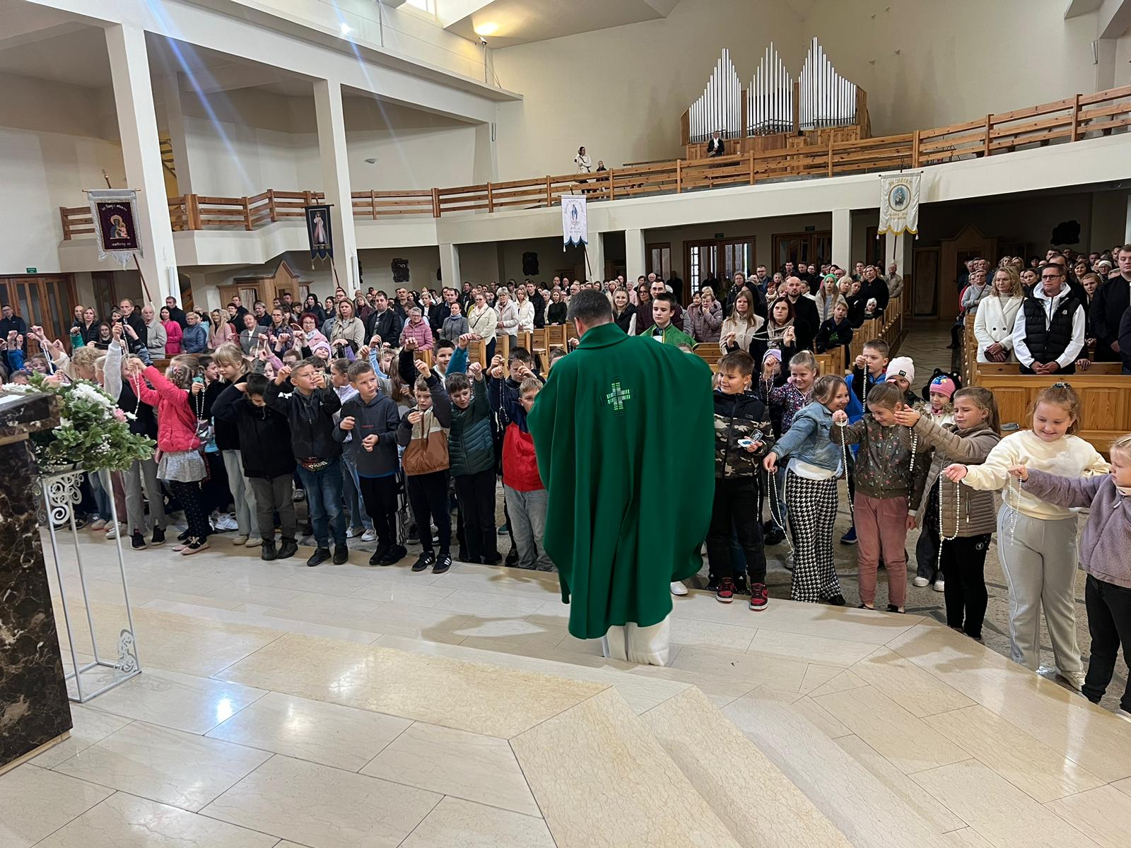 Poświęcenie różańców dla dzieci