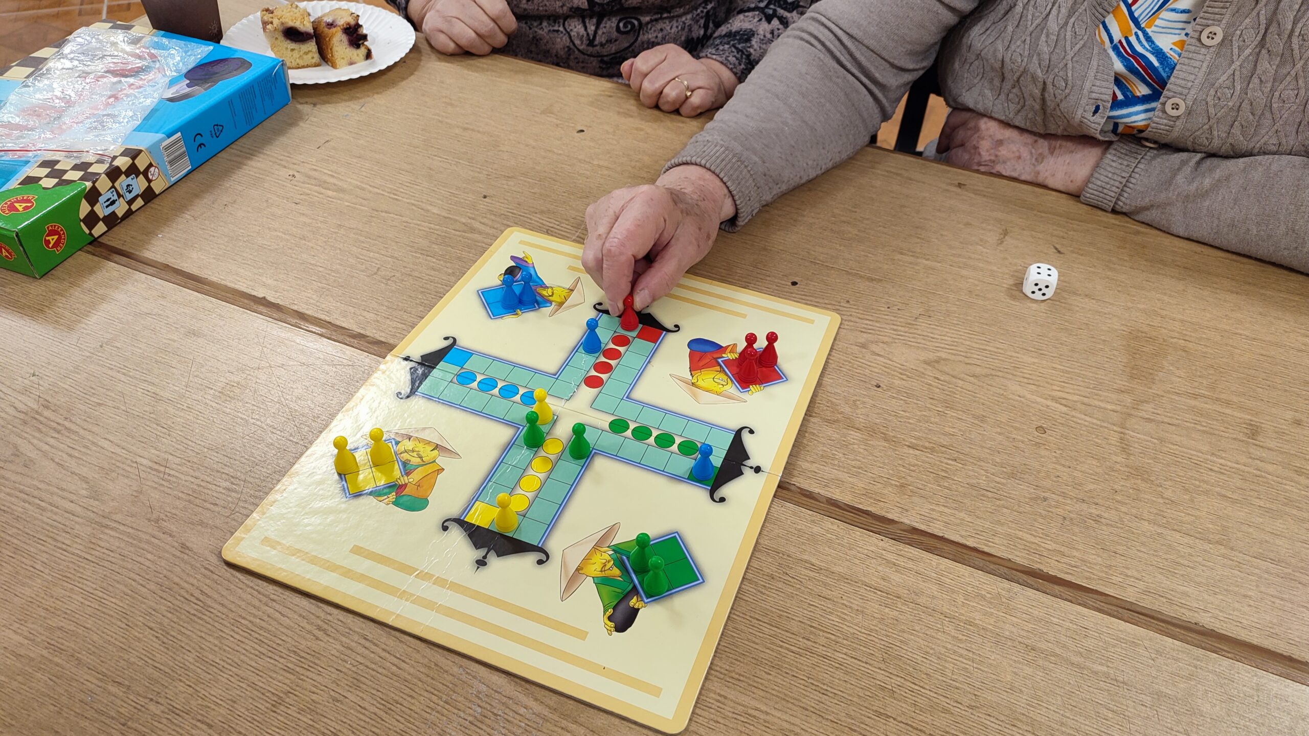 Seniorzy grali w planszówki