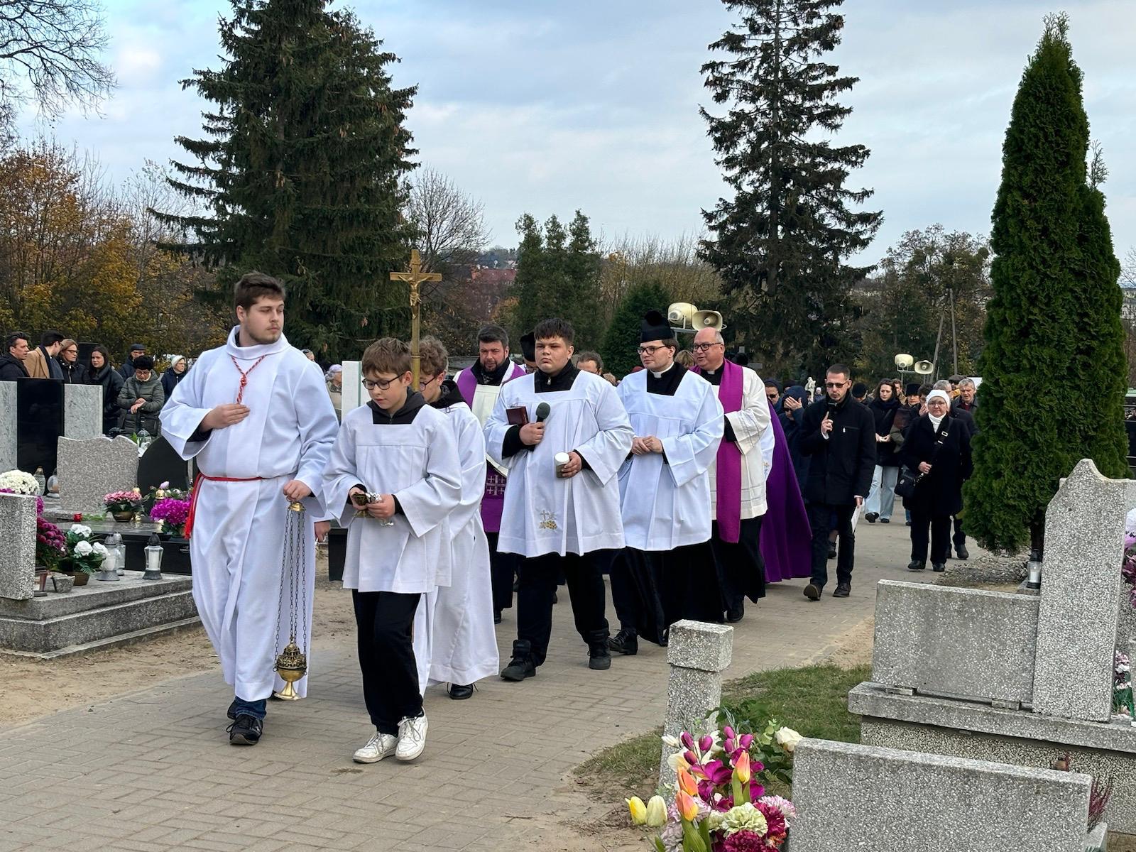 Modlitwy za zmarłych na świeckim cmentarzu 2024