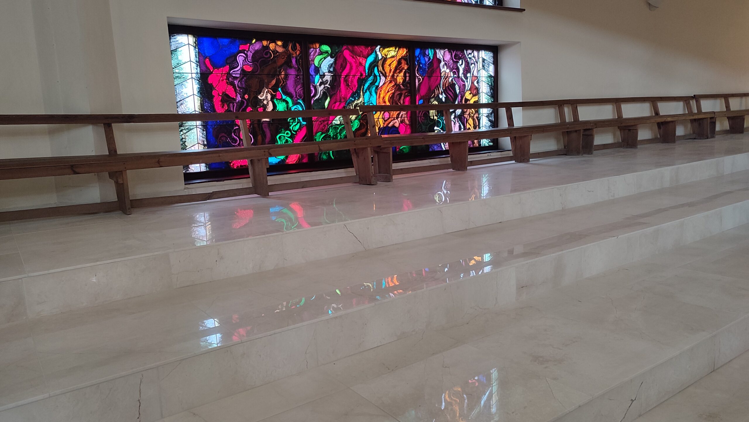 Posadzka na chórze ukończona