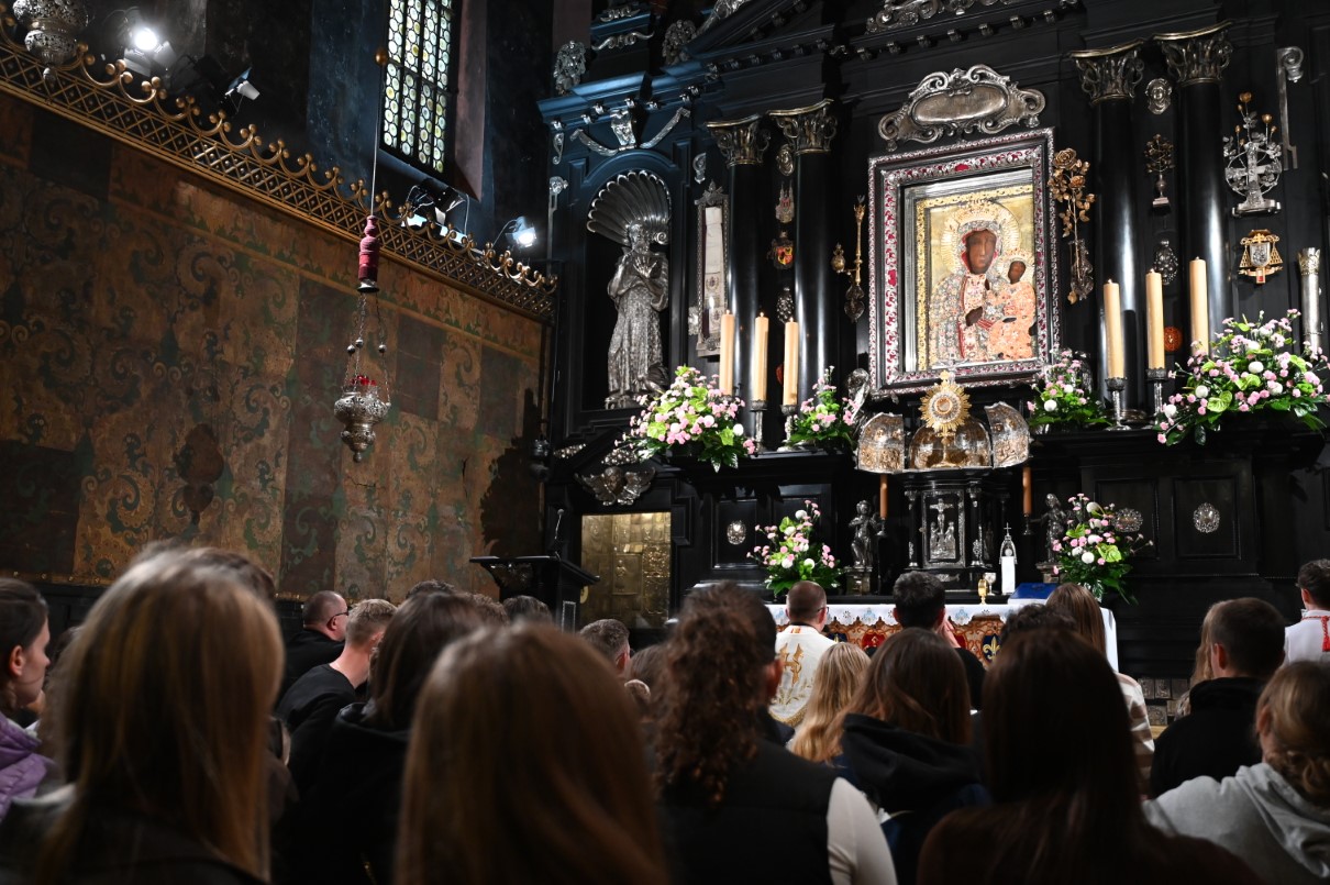 Maturzyści diecezji pelplińskiej na Jasnej Górze