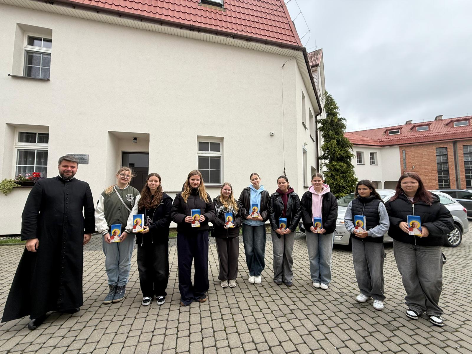 Dzień Papieski: Trwa zbiórka na stypendia dla zdolnej młodzieży