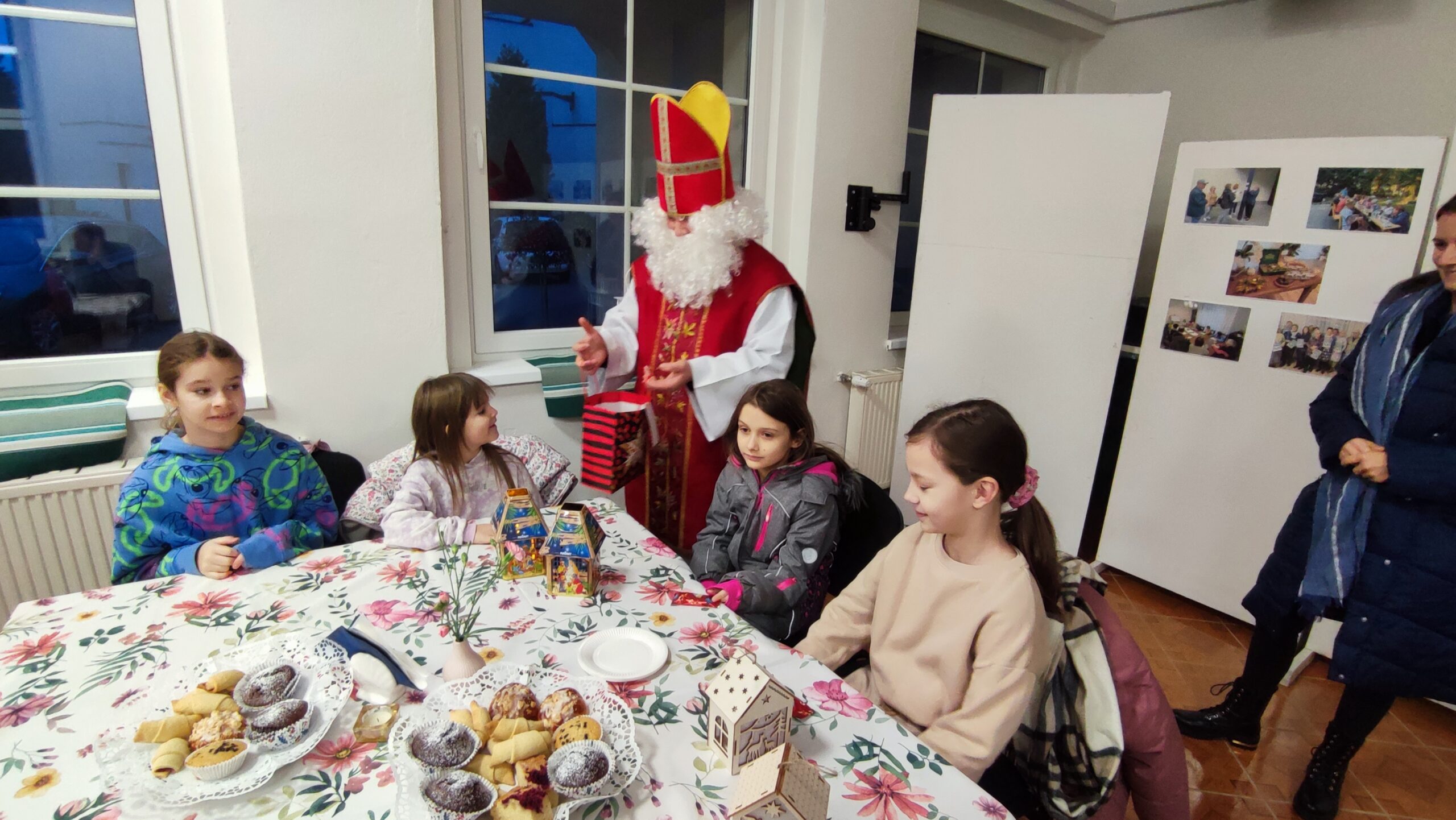 Radosny Mikołaj w Parafii! Wspólne Spotkanie po Roratach